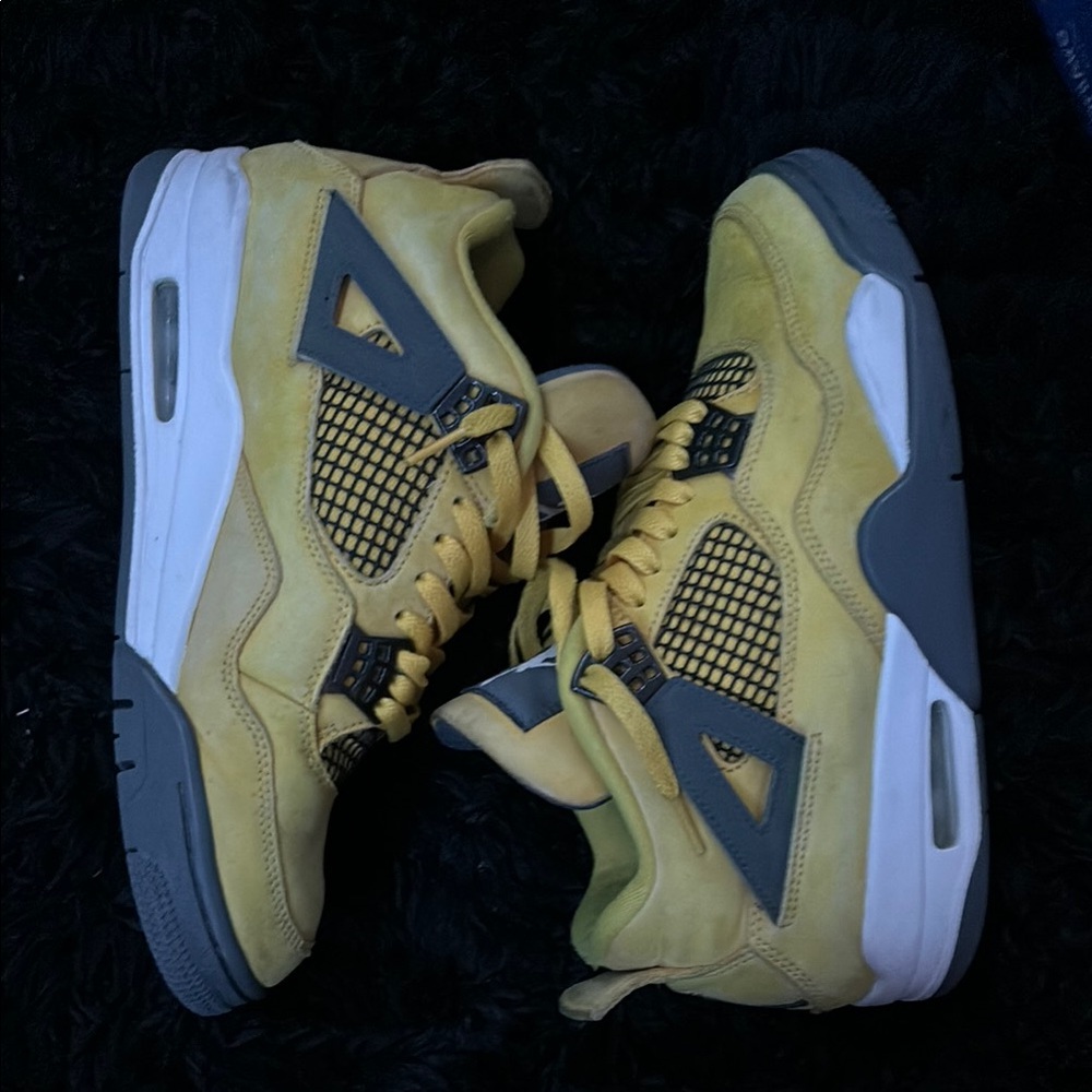 Jordan 4 Retro Lightning